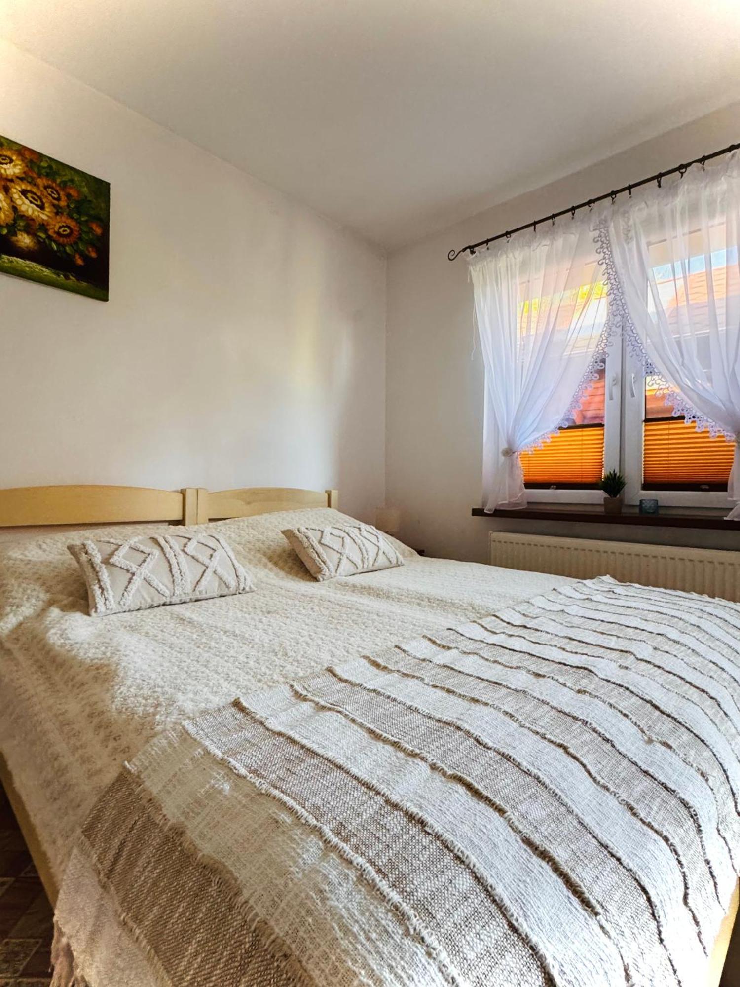 Pokoje Goscinne U Sary Ujście-Darłowskie Exteriör bild